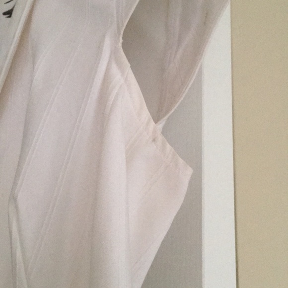 Bisou Bisou White Short Sleeve Blazer - Picture 4 of 4